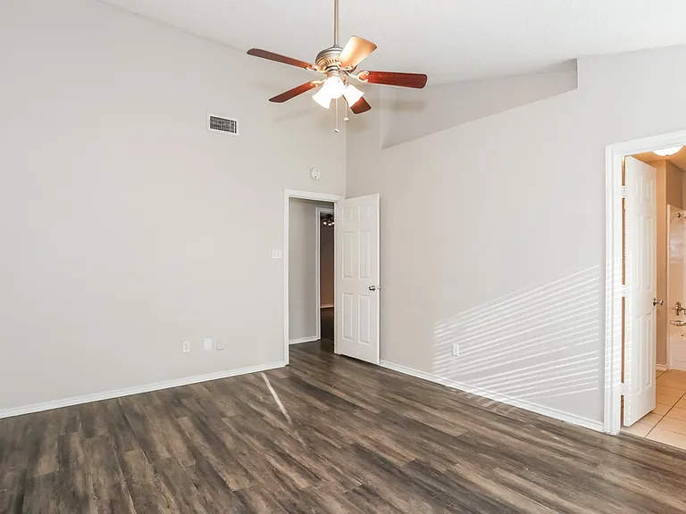 617 Parkview Dr — Photo 12