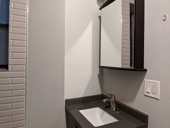 5th image of 627 W Oakdale Ave #6351