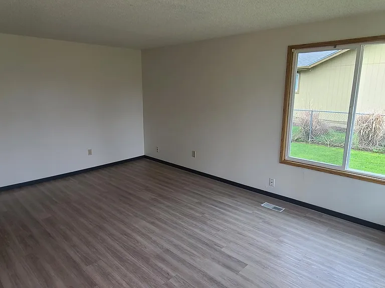 3277 Sunset Dr — Photo 3