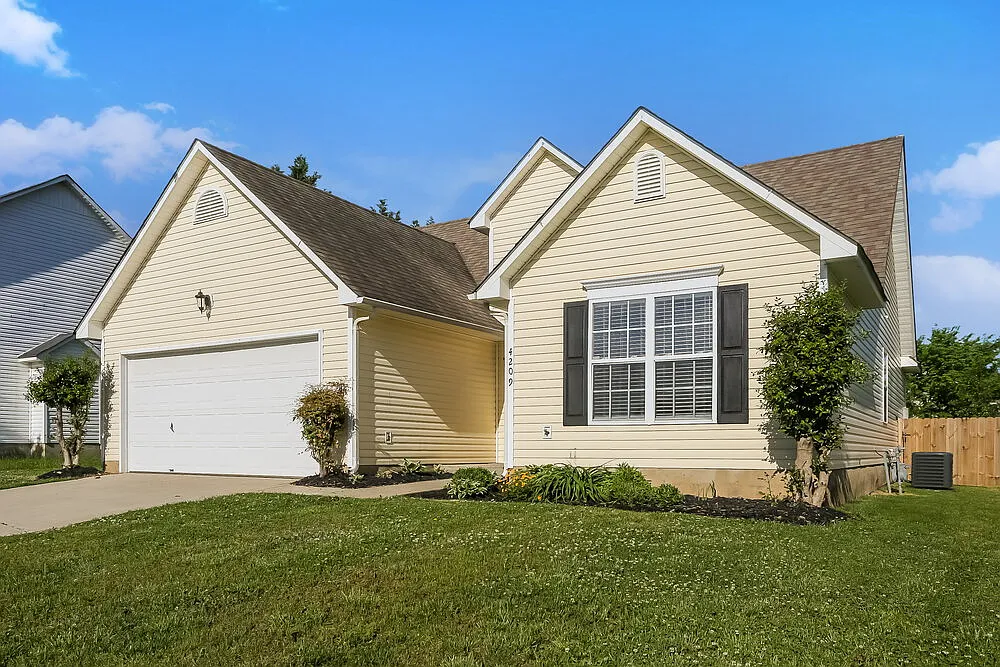3 bed, 2.0 bath, 1218 sqft, $2,590 — Photo 4
