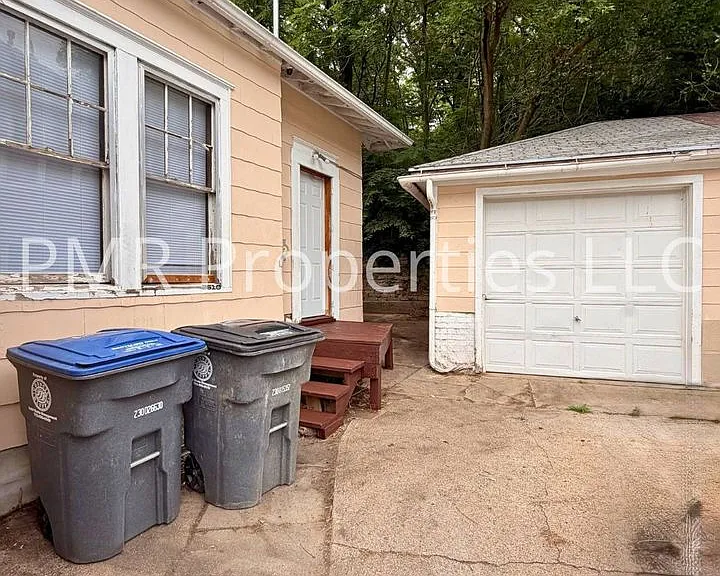 129 E Graham Ave — Photo 9