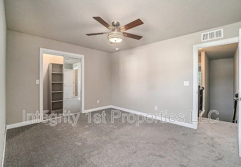6303 NE 44th St — Photo 12