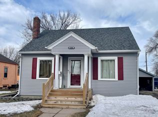 1206 S 1st St, Aberdeen, SD 57401