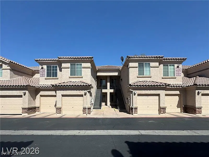 3 bed, 2.0 bath, 1255 sqft, $1,700 — Photo 1