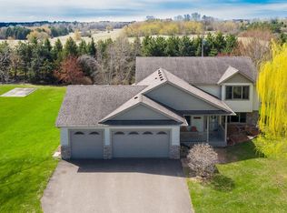 8605 27th St N, Lake Elmo, MN 55042