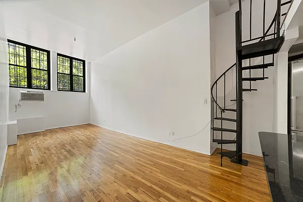 Rented by Akam Sales and Brokerage | media 16