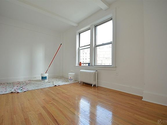 5th image of 200 W 70th St APT 9H