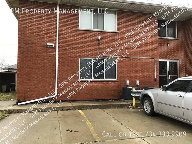 875 Raupp Pl #2 — Photo 1
