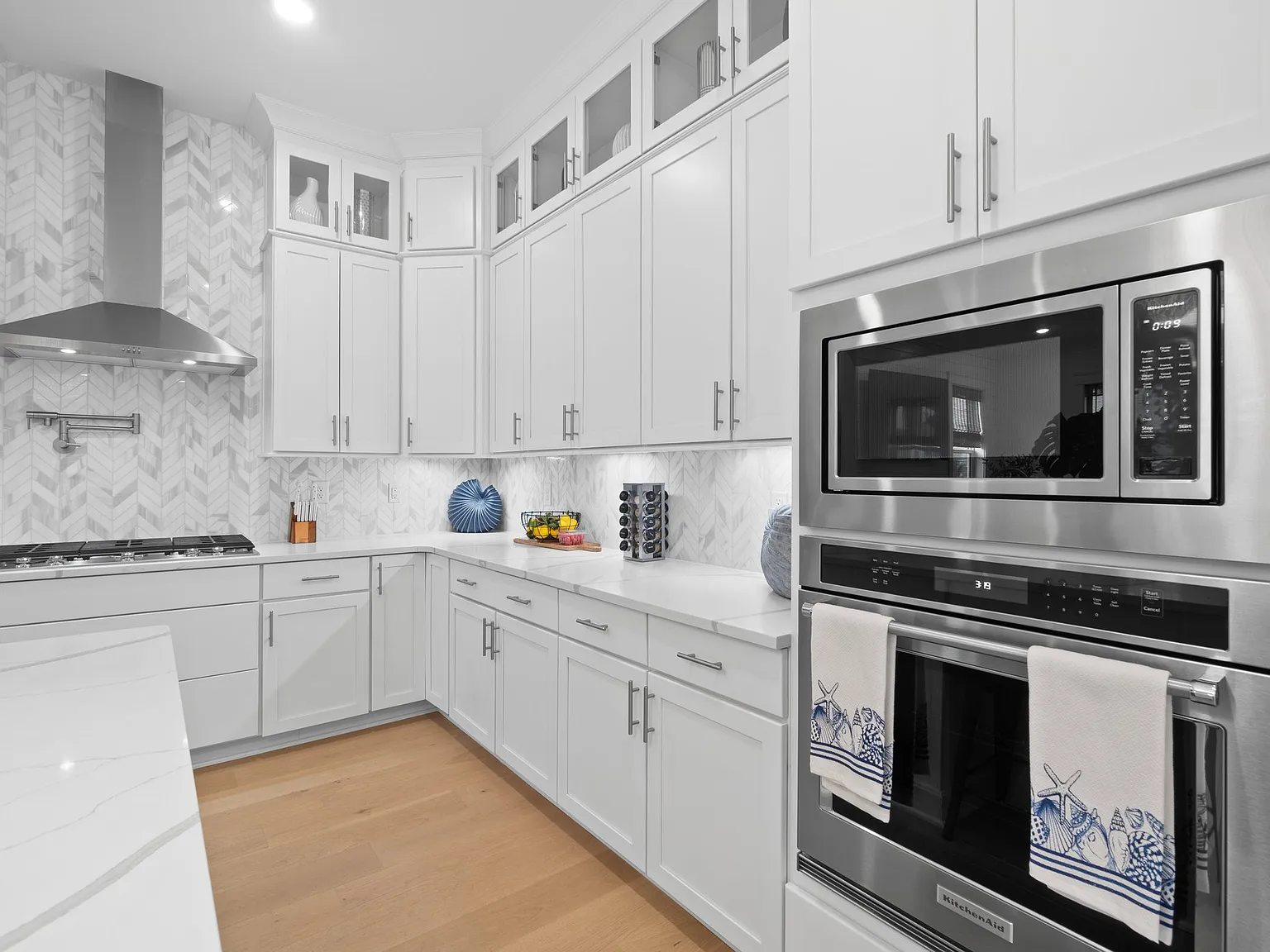 6 bed, 3954 sqft, $9,500 — Photo 3