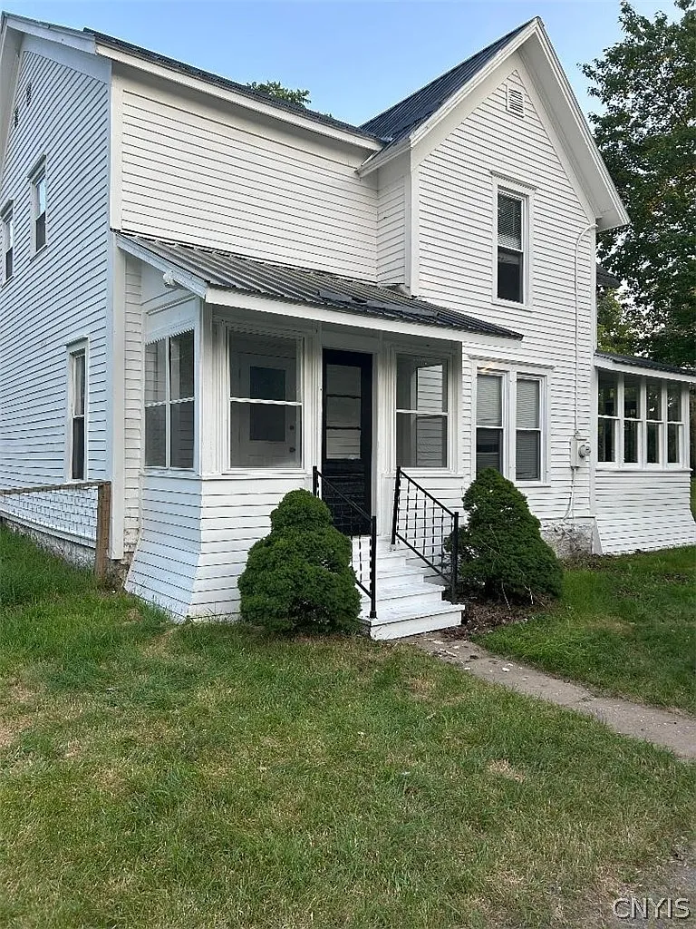 3 bed, 2.5 bath, 1573 sqft, $2,200 — Photo 2