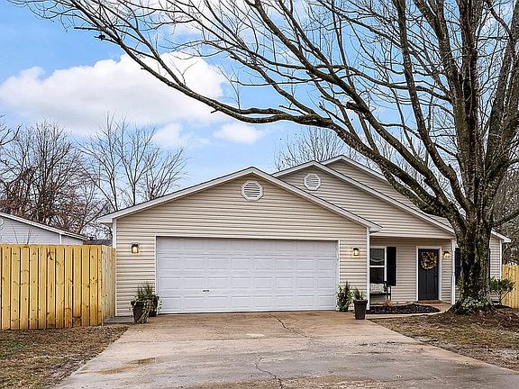 4th image of 904 Longview Dr