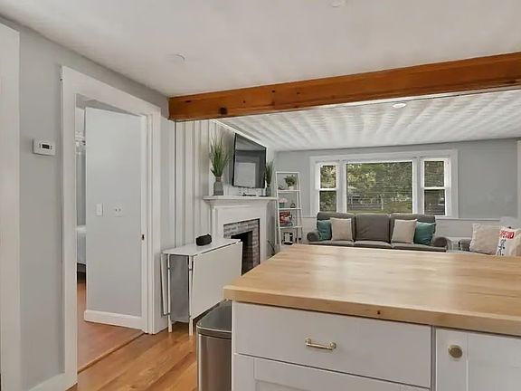 5th image of 22 Howes Rd