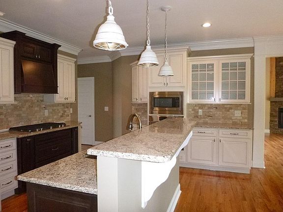 4th image of 5027 Rose Garden Cir
