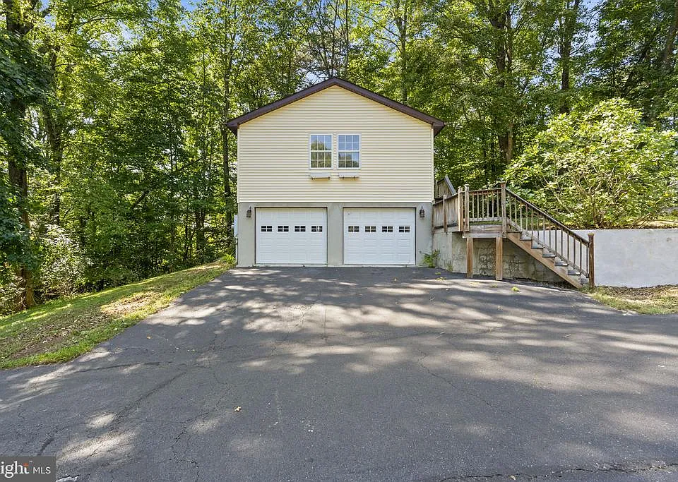 130 Sunderland Dr #B