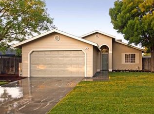 885 Davinci St, Hanford, CA 93230