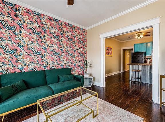 4th image of 204 N Clark St #204