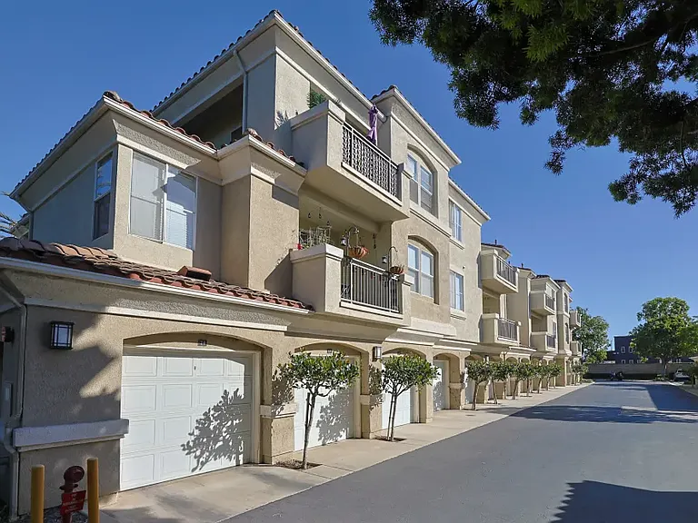 Allure at Camarillo — Photo 36