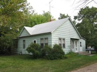 1434 River Rd, Windom, MN 56101