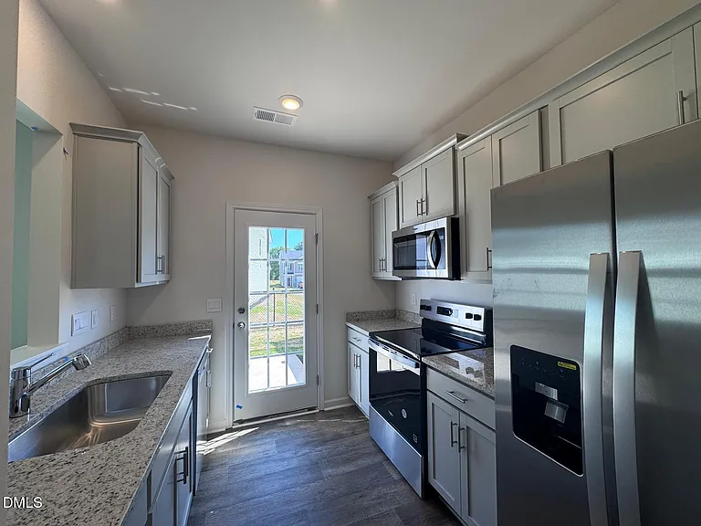 200 Canopy Dr — Photo 17