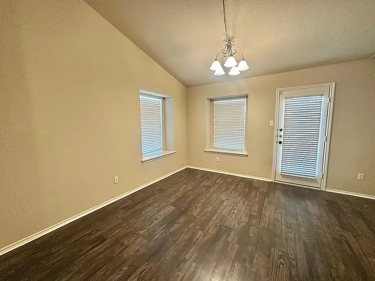 210 Lollipop Ln — Photo 8