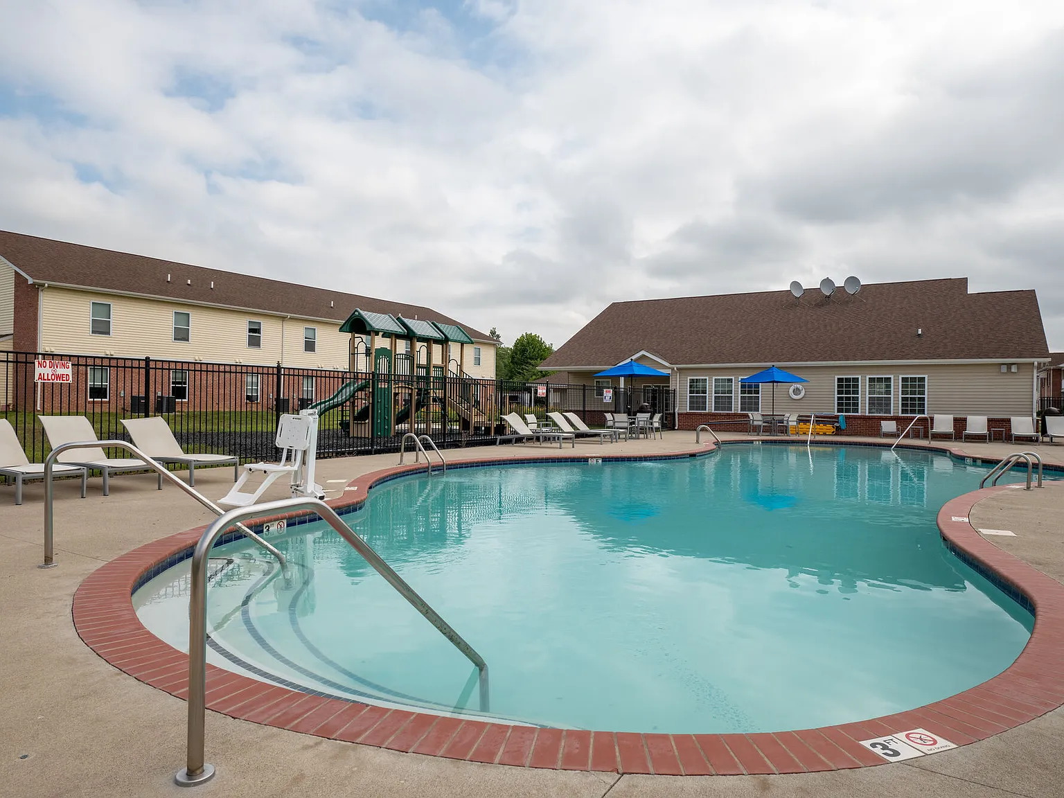 Arborwood Apartments — Photo 3
