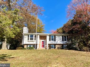 10300 Meadowview Dr, Fredericksburg, VA 22408