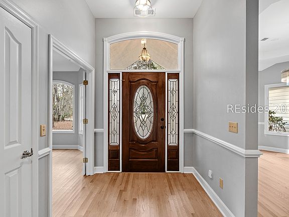 3rd image of 49 Winding Oak Dr