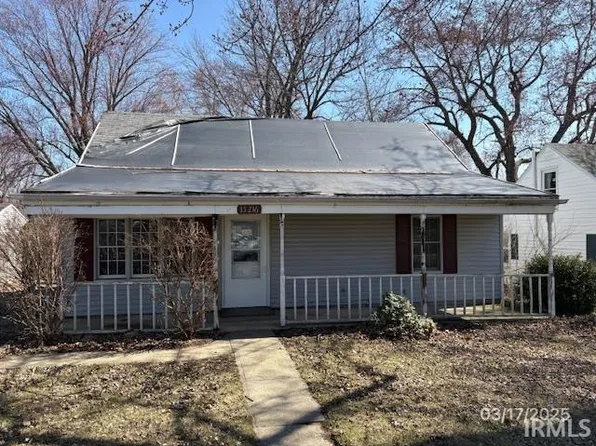 15216 James Dr, Leo, IN 46765