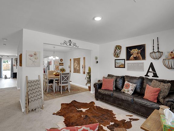 4th image of 86 Carriagebrook Cir