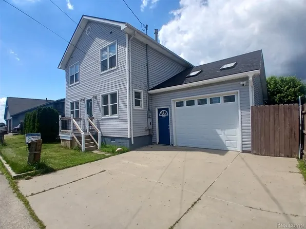 7886 Inglewood Dr, Clay, MI 48001
