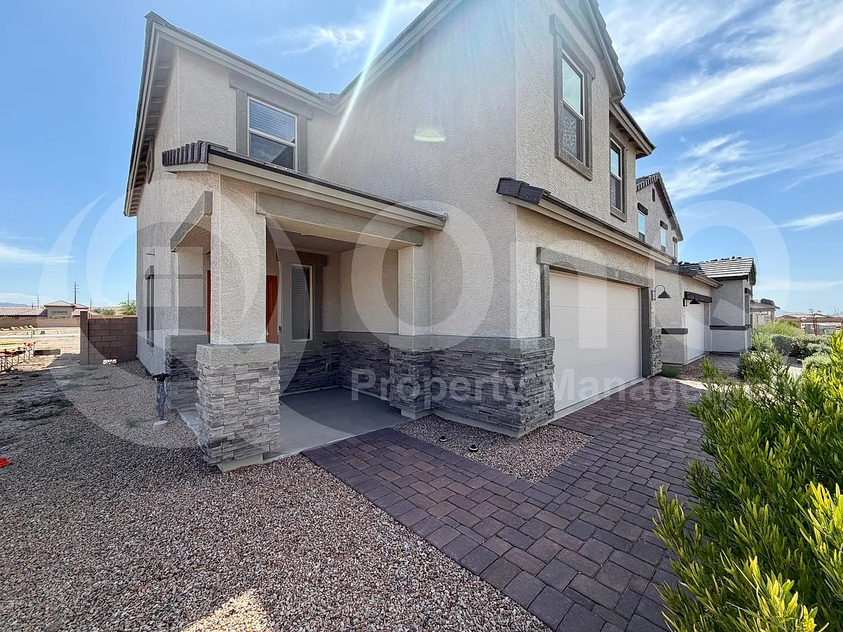 4 bed, 2.5 bath, 2100 sqft, $2,200 — Photo 3