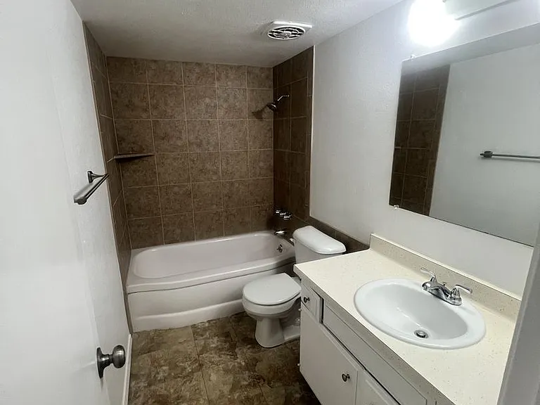 Lamplighter Apartments — Photo 7