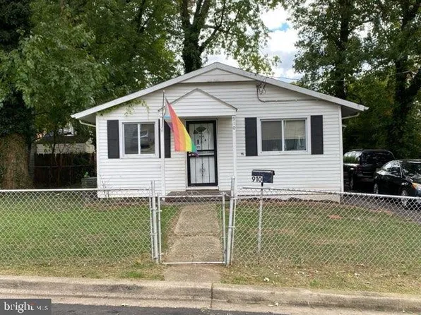 910 Elfin Ave, Capitol Heights, MD 20743