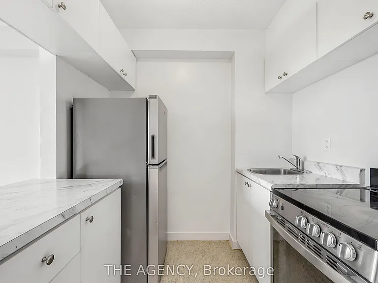 2360 Dundas St W #2816B — Photo 7