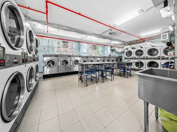 52-30 39th Drive image 13 of 16