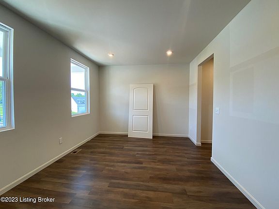 3rd image of 218 Ardmore Crossing Dr