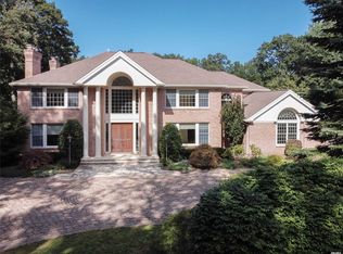 5 Tall Oak Ct, Syosset, NY 11791