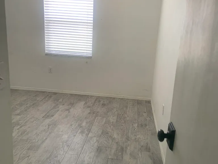 766 Hunt Dr — Photo 2