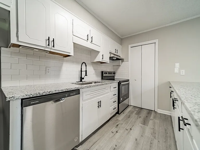 2200 Williamsburg Dr #24 — Photo 21