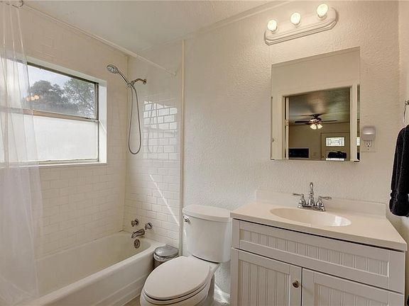 5th image of 4426 Lareina Dr