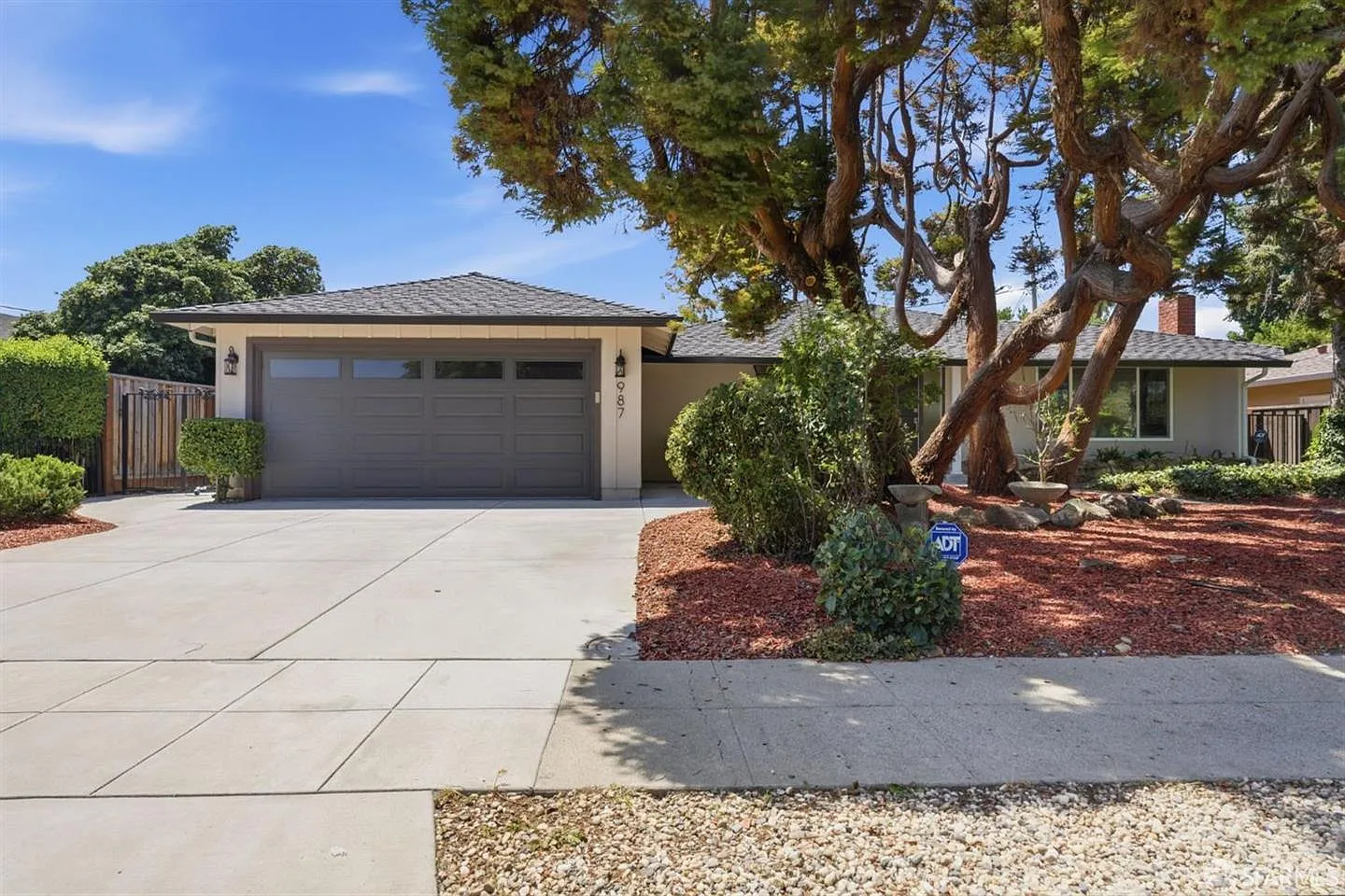3 bed, 1340 sqft, $5,000 — Photo 2