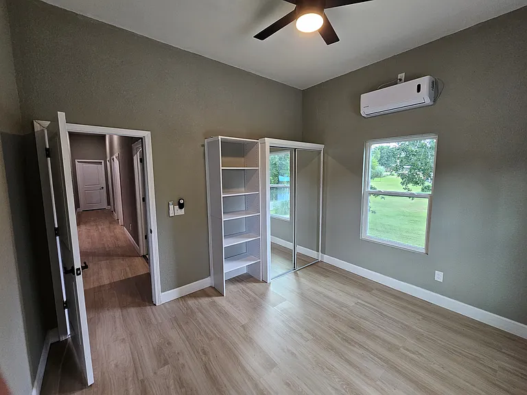 217 E Myrtle St #A — Photo 10