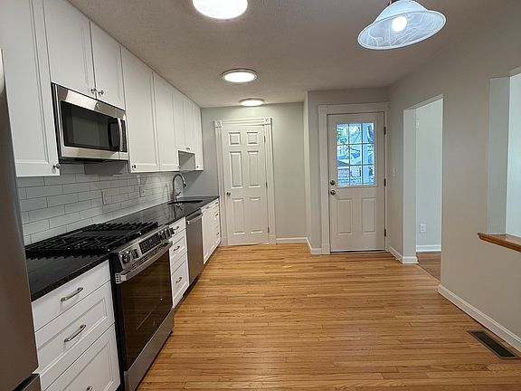 5th image of 109 Magoun Ave #1