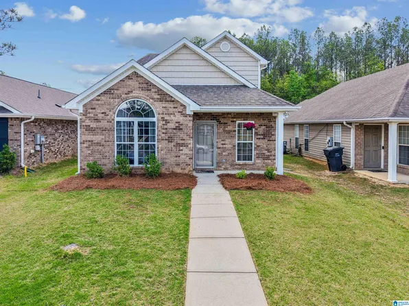 1290 Village Trl, Calera, AL 35040
