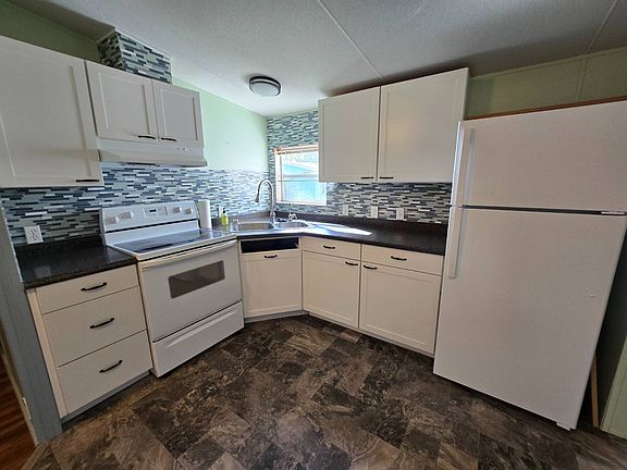 5th image of 427 Gulf Stream Dr