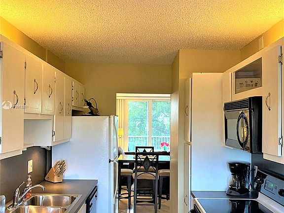 4th image of 250 Jacaranda Dr APT 502