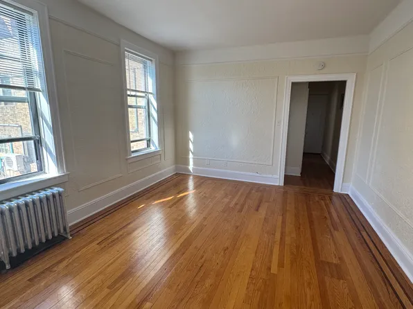 2143 29th Street image 2 of 11