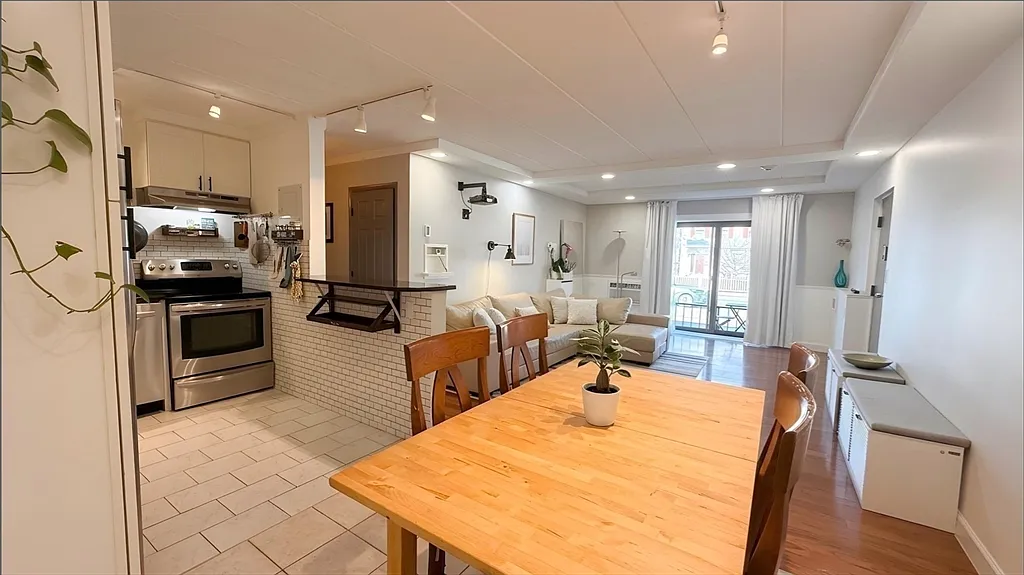 2 bed, 1.0 bath, 923 sqft, $2,650 — Photo 4