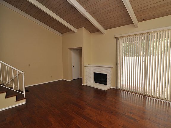 4th image of 11806 Moorpark St APT E
