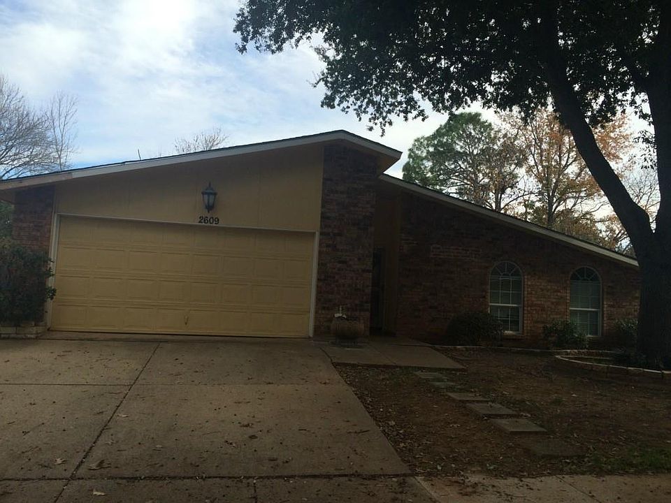 1st image of 2609 Creekview Dr